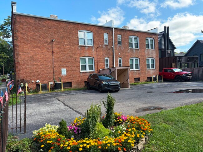 Building Photo - 1745 W 31st Pl
