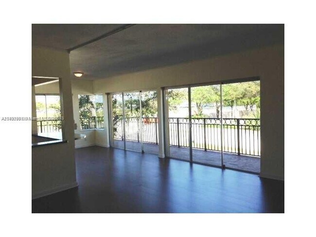 Foto del edificio - 4850 SW 63rd Terrace