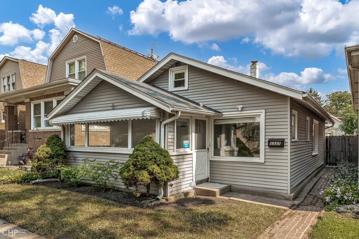 Primary Photo - 3337 N Kilbourn Ave