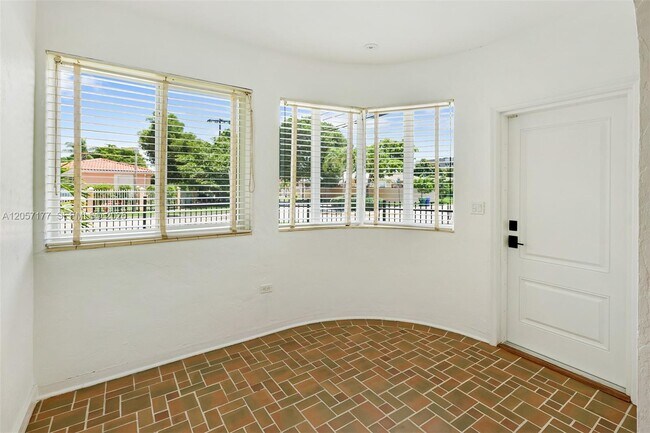Foto del edificio - 2240 SW 24th Ave