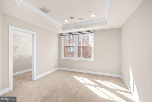 Foto del edificio - 4458 MacArthur Blvd NW