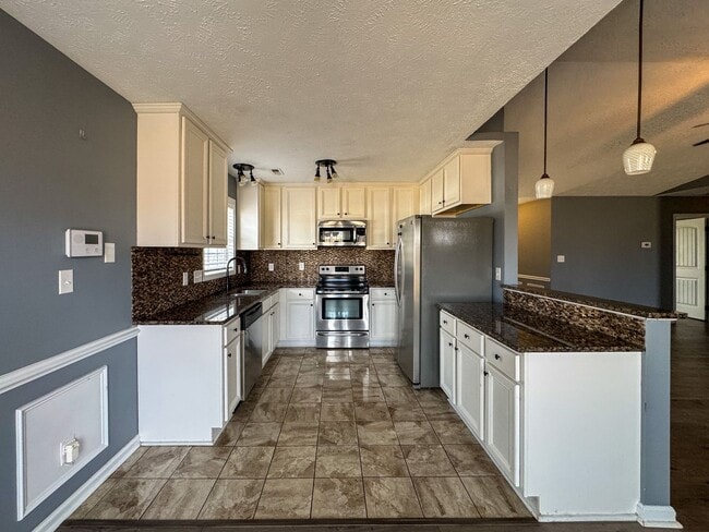 Building Photo - Charming 3 Bed 2 Bath Raeford Home with Fenced Backyard