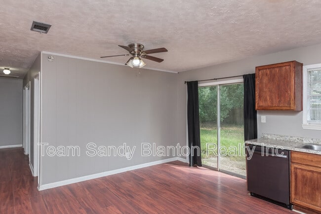 Foto del edificio - 525 Quigley Rd