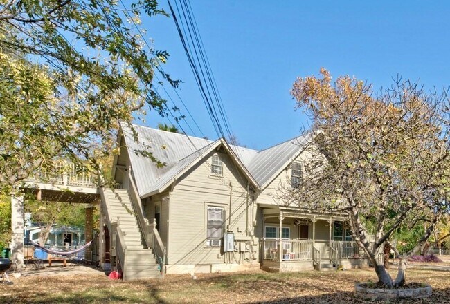 Building Photo - 1703 Riverview St