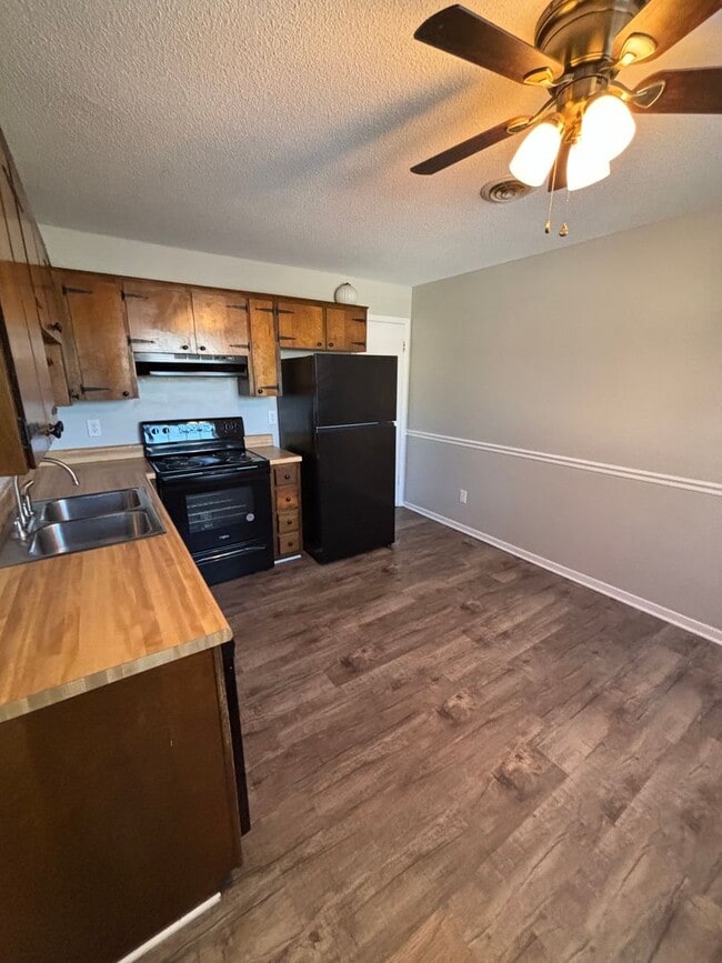 Photo - 2BD/1.5BTH Townhouse minutes from everything!