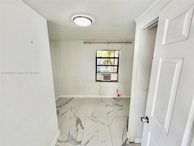 Building Photo - 729 NW 19th Ave