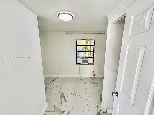 Foto del edificio - 729 NW 19th Ave