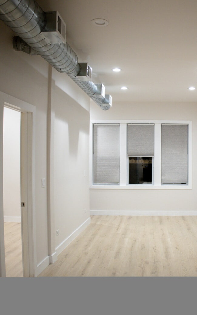 Building Photo - 1812 W 23rd St