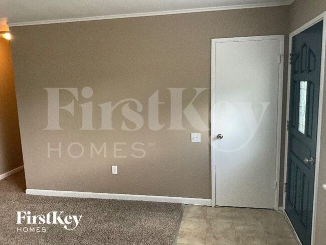 Building Photo - 2440 Parker Rd