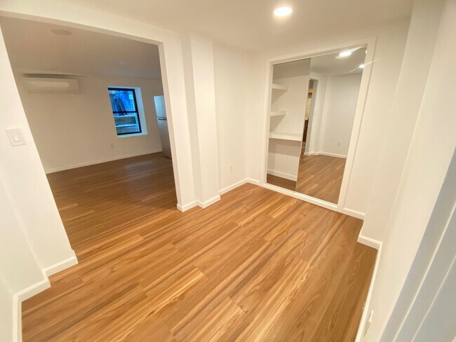 Foto del edificio - 686 Parker St