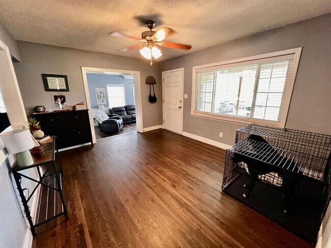 Building Photo - 1333 Lakeview Dr