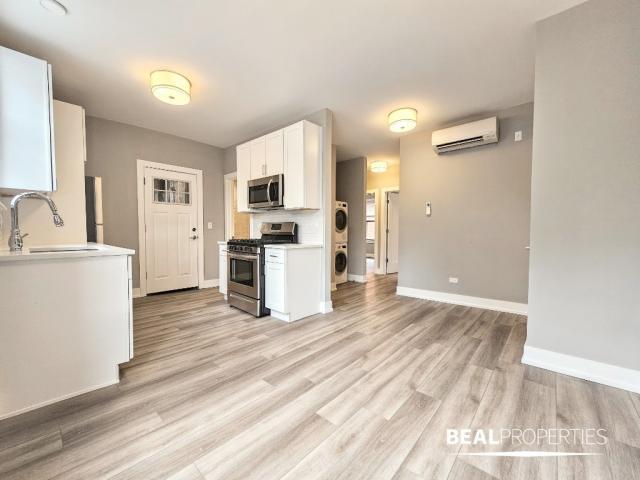 Foto del edificio - 2 bedroom in CHICAGO IL 60613