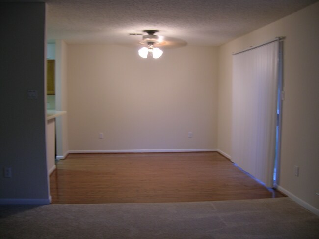 Building Photo - 7 Blue Fox Ct