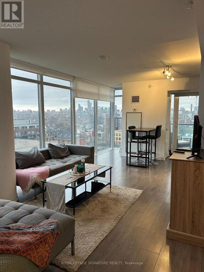 Building Photo - 36 Lisgar St