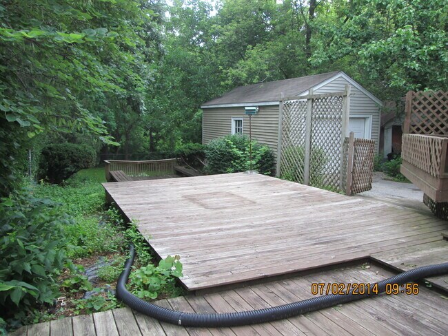 Building Photo - 3 bedroom, 1.5 bath just east of downtown ...