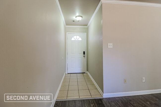 Building Photo - 203 Glenn Oak Dr