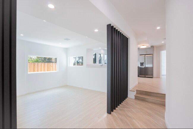 Foto del edificio - 1346 N Stanley Ave