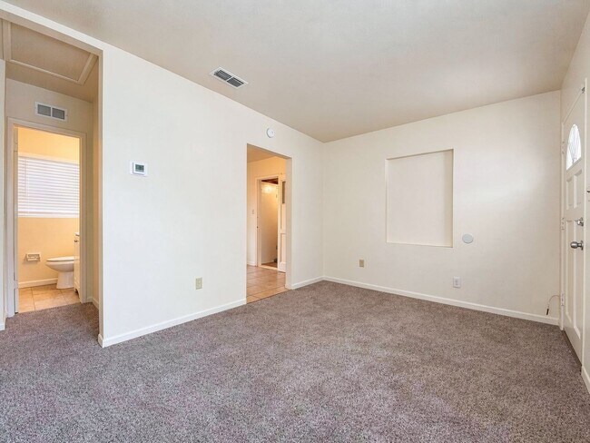 Foto del edificio - 3 Bedroom Home for Rent Near Tiger Stadium & Lakeland Regional!