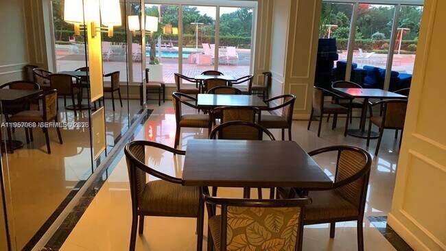 Foto del edificio - 3180 S Ocean Dr