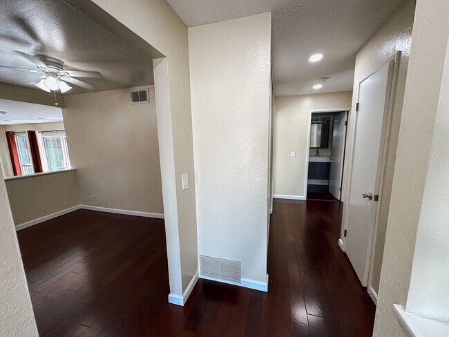 Building Photo - Dublin Home Available Now!