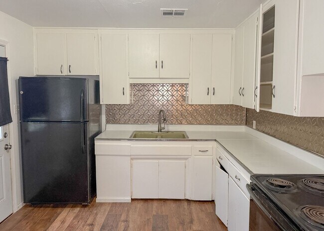 Foto del edificio - 3 Bed in MWC!