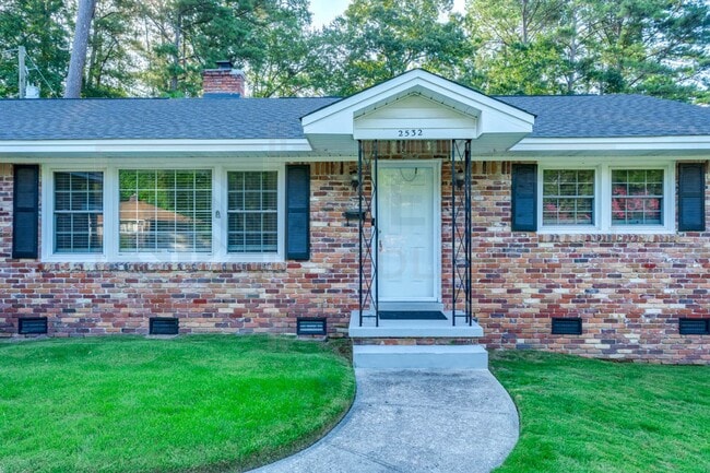 Building Photo - 2532 Parkwood Dr