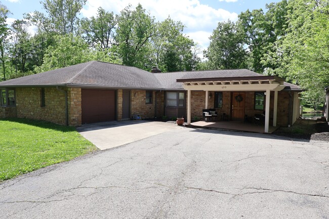 Building Photo - 690 Terrace Lake Rd