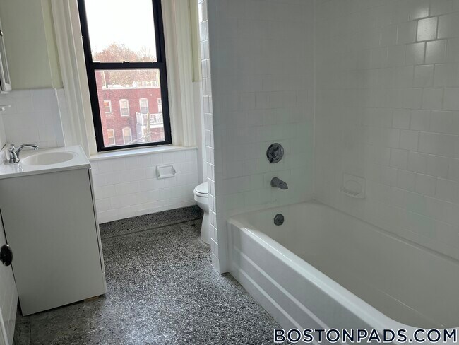 Building Photo - 1855 Beacon St