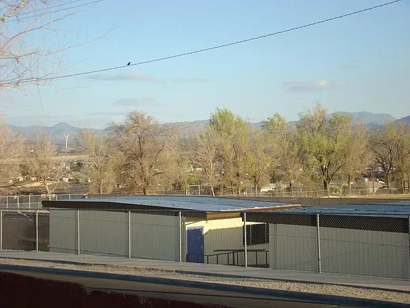 Foto del edificio - "Charming 4-Bed Oasis with 2 Full Baths and Spacious Living in Barstow!"