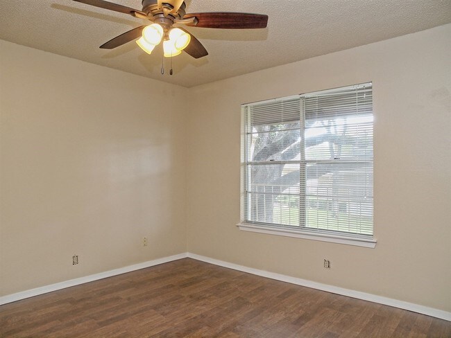 Building Photo - 509 Cedar Dr