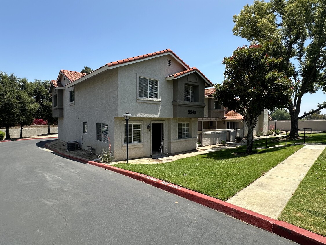 Primary Photo - 9940 Highland Ave