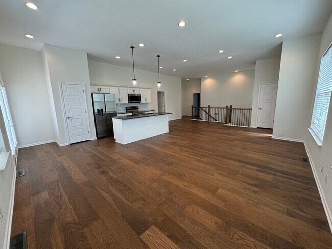 Building Photo - 4 bed 3 bath 2 car garage all maintenance ...
