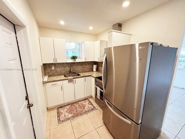 Building Photo - 71 E 15th St