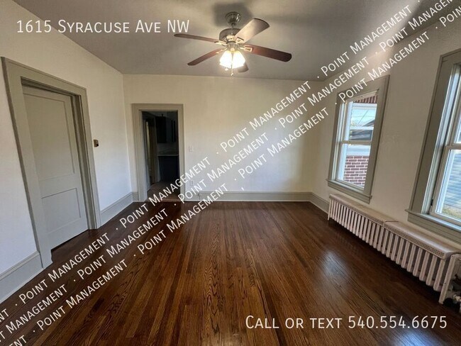 Building Photo - Lovely 3 Bed 1 Bath