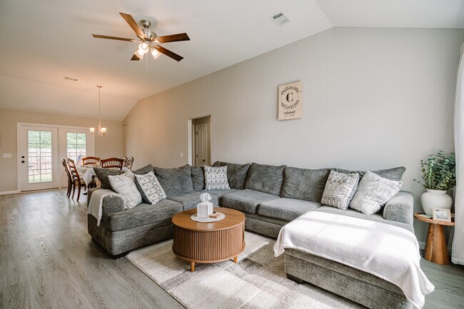 Foto del edificio - 46 Persimmon Blvd