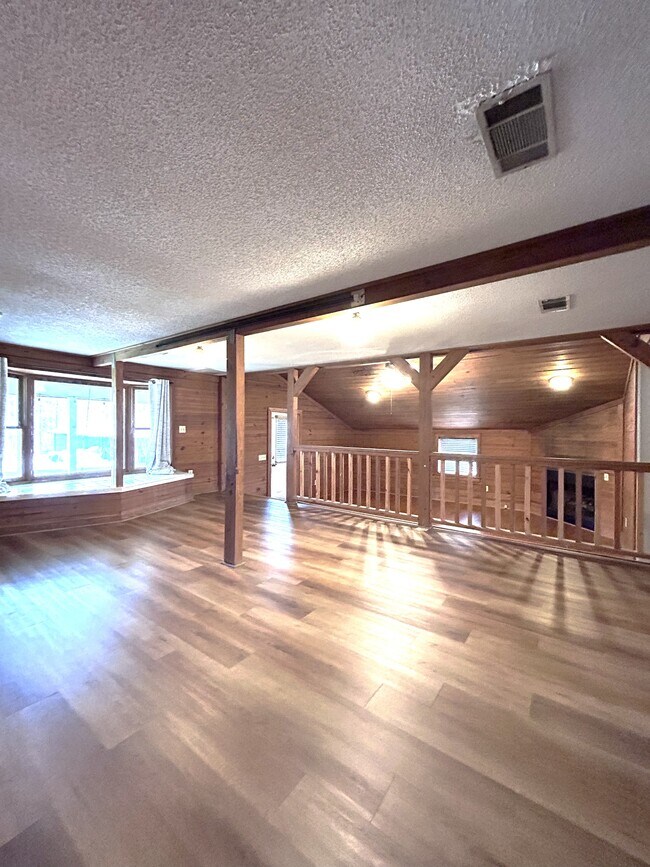 Foto del edificio - 1030 Bohler Rimes Rd