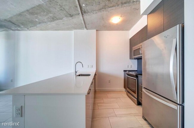 Building Photo - 1 br, 1 bath Apartment - 123 NE 23 St