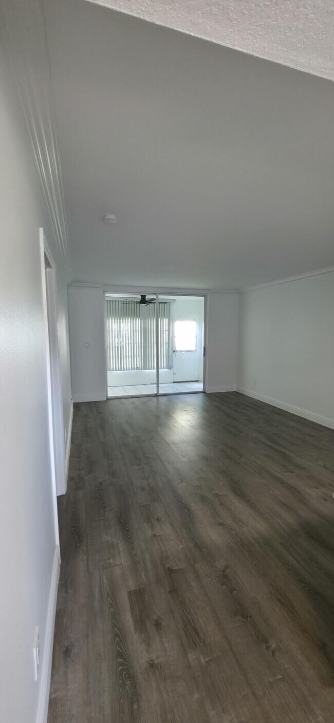 Foto del edificio - 6091 NW 61st Ave