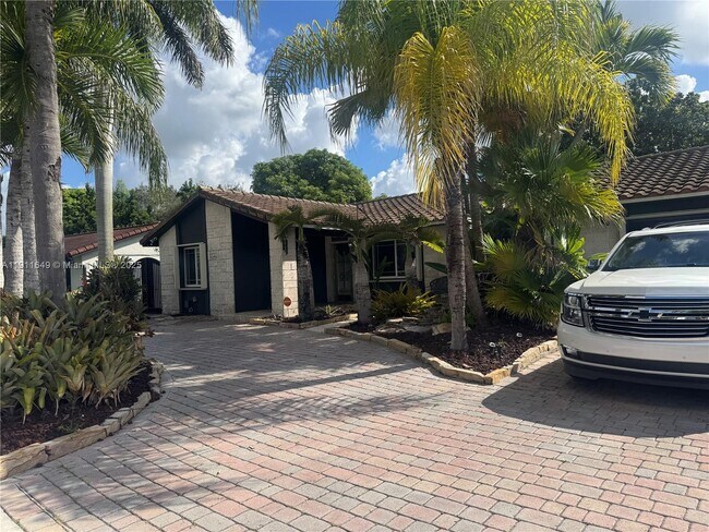 Foto del edificio - 6905 SW 148th Ct