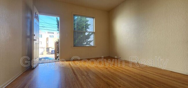 Building Photo - 1329 46th Ave