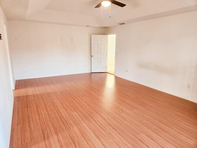 Building Photo - 245 SW Tulip Blvd