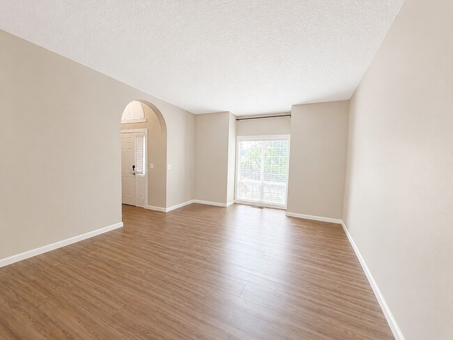 Foto del edificio - Light-Filled 3 Bedroom Retreat with Waterfall & Fully Fenced Yard