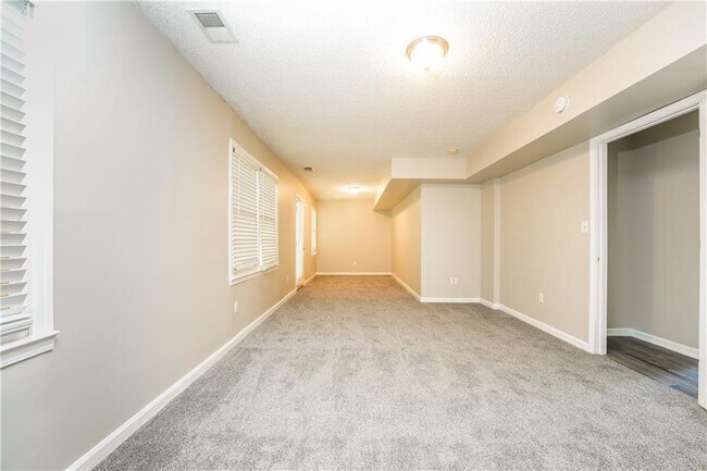 Foto del edificio - 5201 Rosetrace Terrace SW