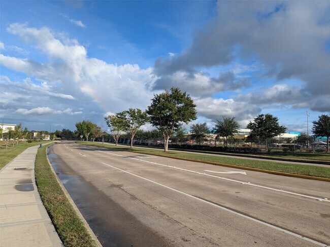 Foto del edificio - 2402 Raintree Village Dr