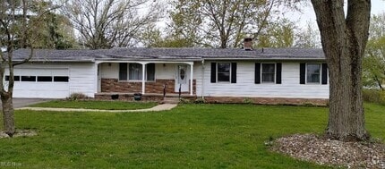 Building Photo - 206 Stuart Dr