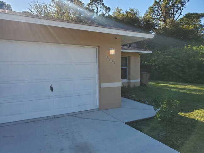 4833-4835 30th St SW - 4833-4835 30th St SW Apartment