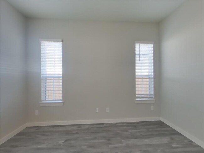 Building Photo - 9835 Willow Creek Commerce Dr