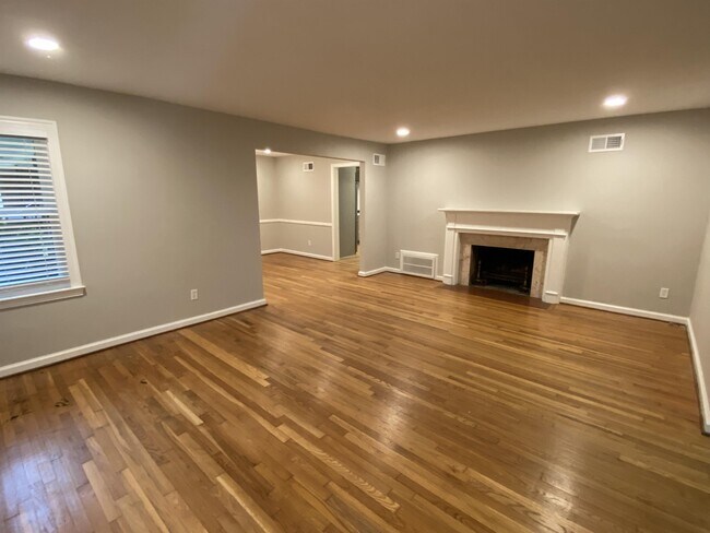 Building Photo - 342 Kensington Dr