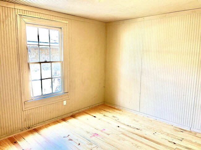 Building Photo - 5617 Fairfields Ave