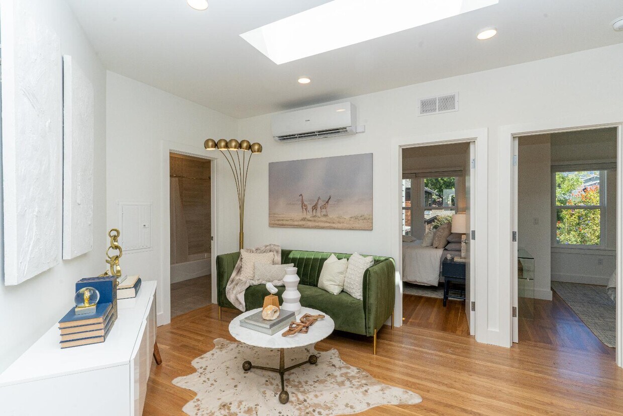 Foto principal - 5530 College Ave